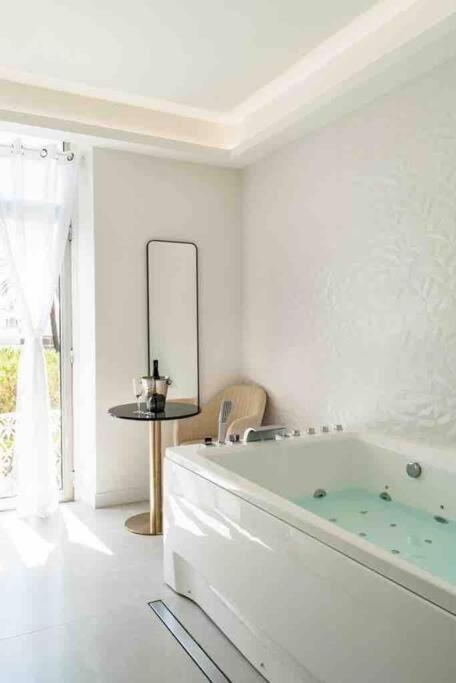 Suite Luxe Jacuzzi Cannes Exterior photo